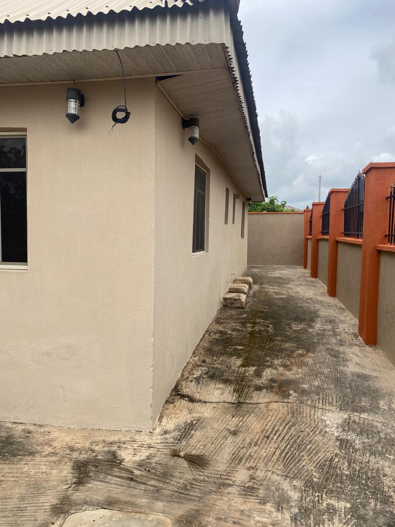 Massively built 7 unit room and parlor self contain at odo ona kekere — ₦50,000,000 | GidiStay — 7 bed house in Odo ona kekere, Ibadan (bedroom view)