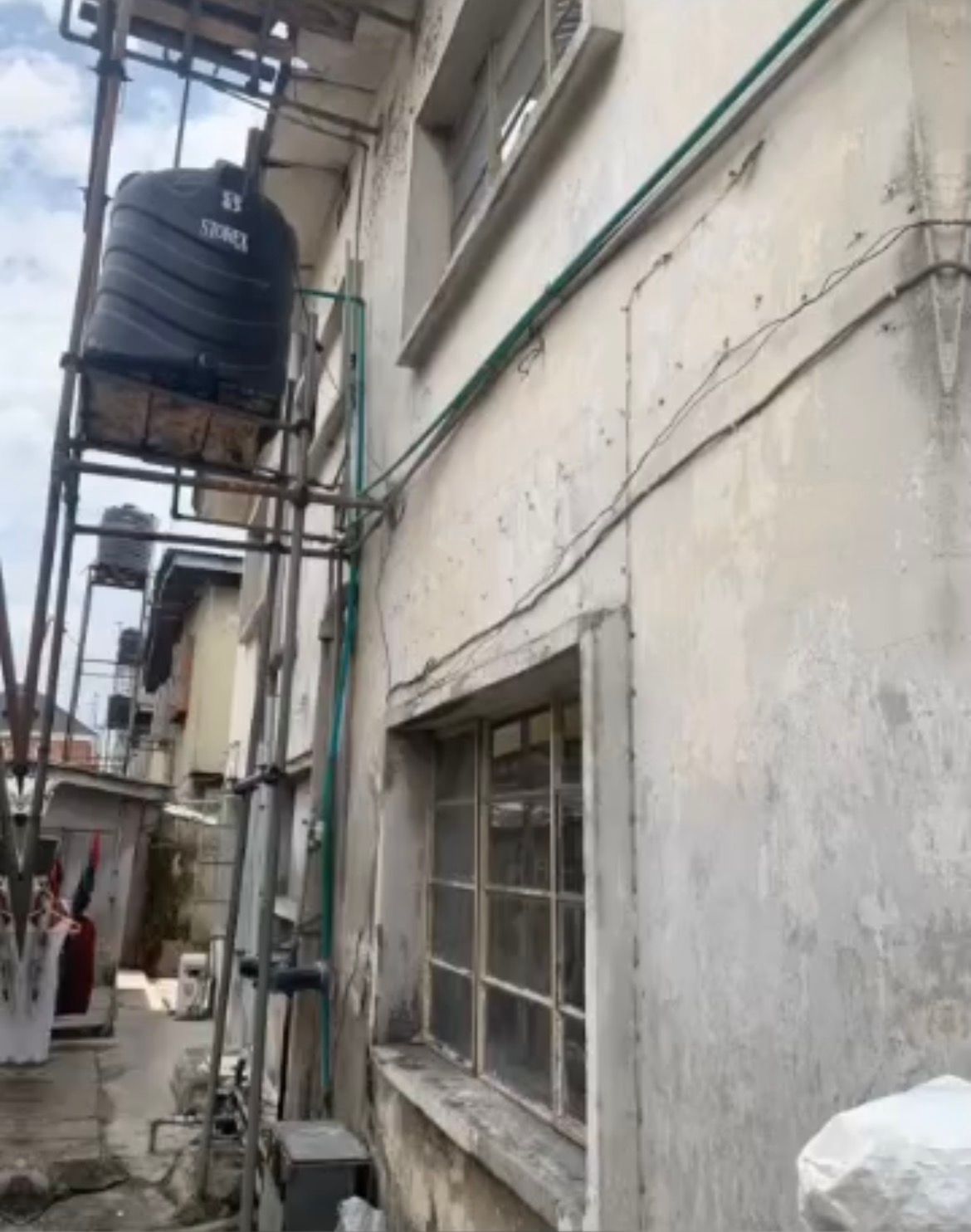 Spacious 5-Bedroom Bungalow for Sale in Aguda, Surulere, Lagos — ₦270,000,000 | GidiStay — 5 bed bungalow in Aguda Surulere (interior)